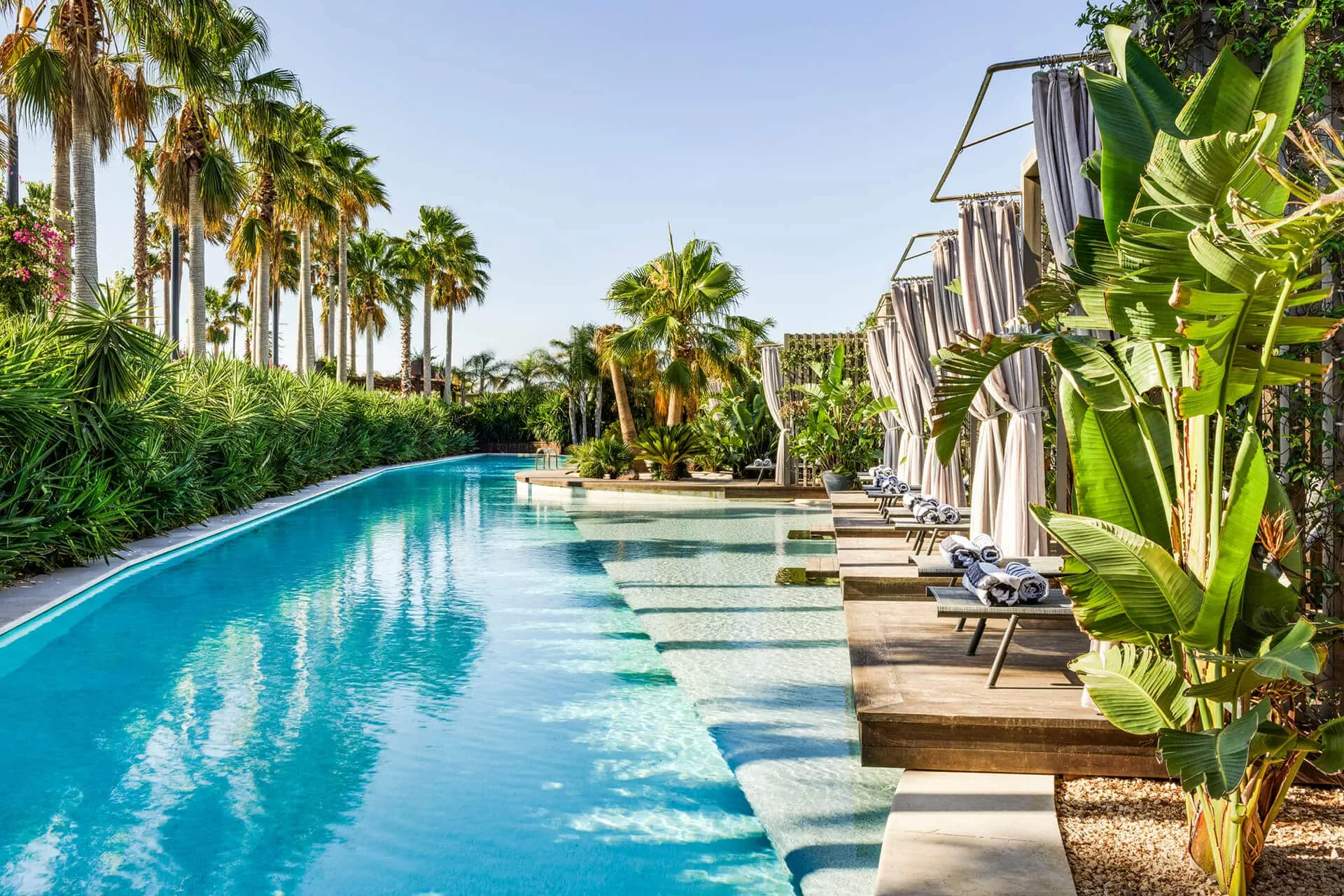 Laguna Sunrise Suite Swim Up
