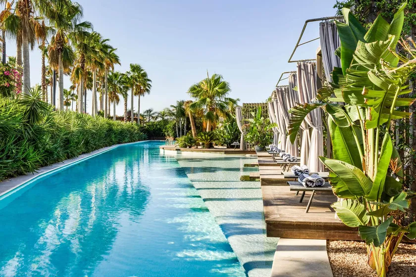 Laguna Sunrise Suite Swim Up